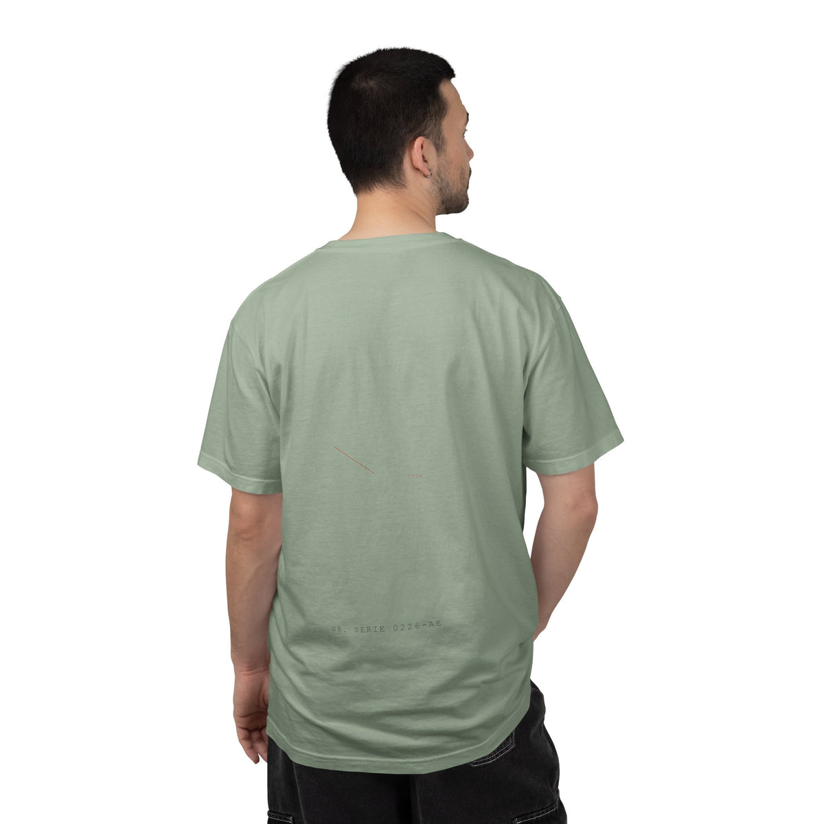 Tricou cu print pe spate „AIA E." — bumbac greu, garment-dyed