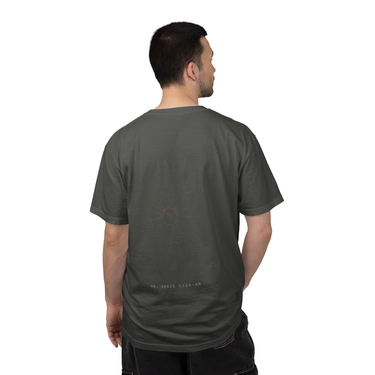 Tricou cu print pe spate „AIA E." — bumbac greu, garment-dyed