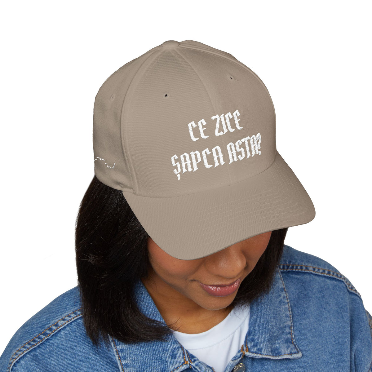 Șapcă personalizată — brodată cu textul tău